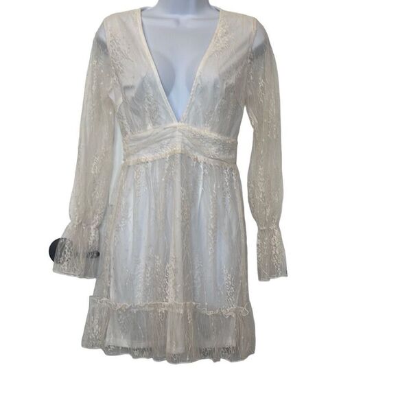 PrettyLittleThing White Lace Deep Plunge Long Sleeve Fit Flare Ruffle Dress Sz 4 - Picture 1 of 8